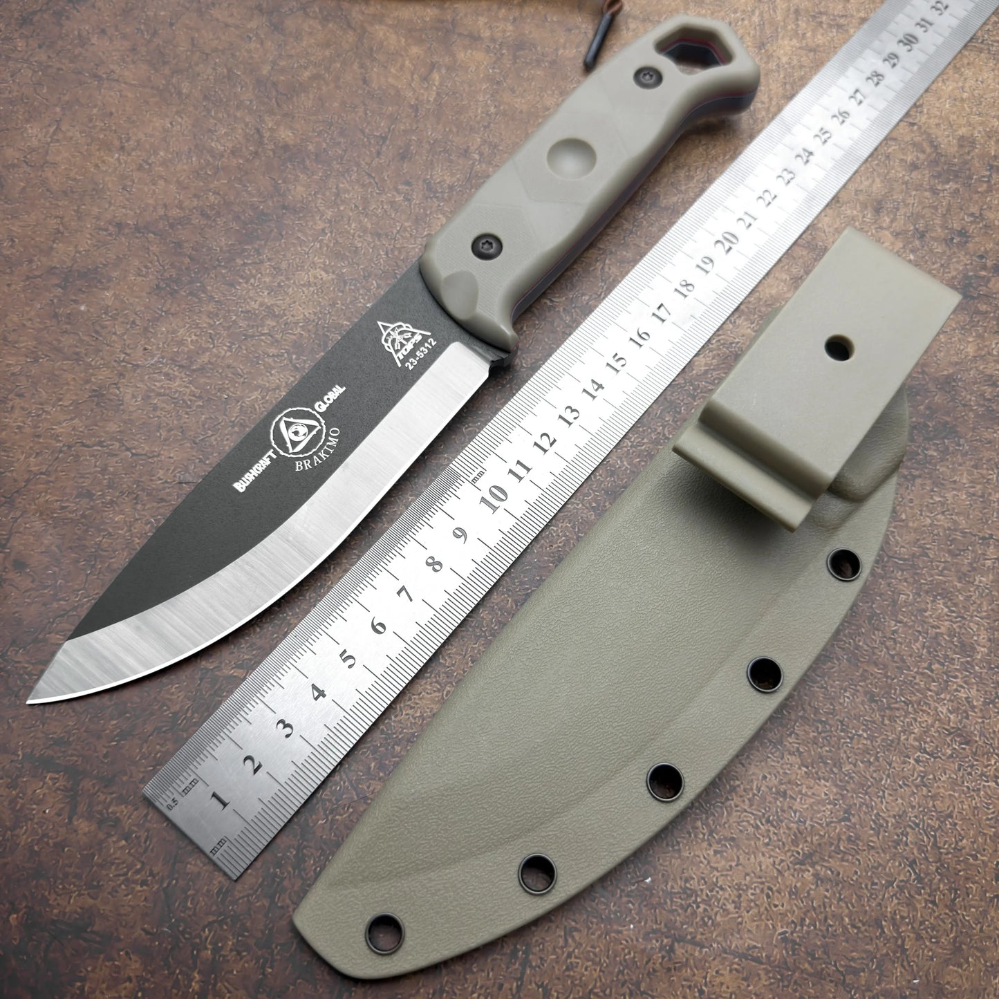Stainless steel outdoor fixed-blade knife with non-slip handle. It is a multi-purpose tool suitable for outdoor survival, adventure, wild fishing and camping, equipped with a knife sheath. Also recommended as a gift for men.