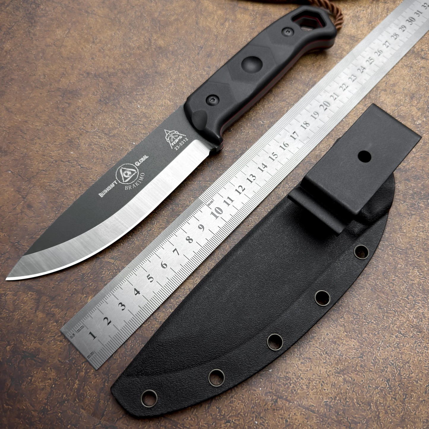 Stainless steel outdoor fixed-blade knife with non-slip handle. It is a multi-purpose tool suitable for outdoor survival, adventure, wild fishing and camping, equipped with a knife sheath. Also recommended as a gift for men.